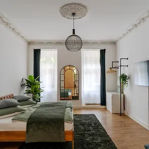 Leben Wie Ein Kreuzberger Altbau Charme Mit Stuck In Bester Kiezlage , Berlin Deutschland